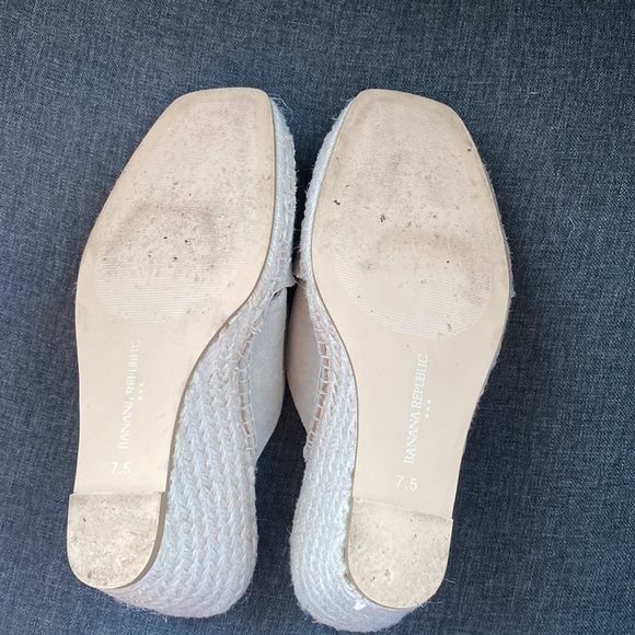 Banana Republic wedge sandals. Worn twice. - Picture 4 of 6